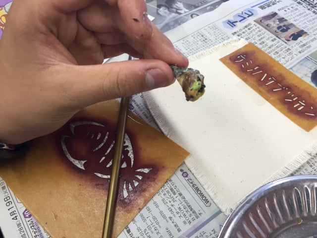 ニシガイの採取と貝紫染め体験