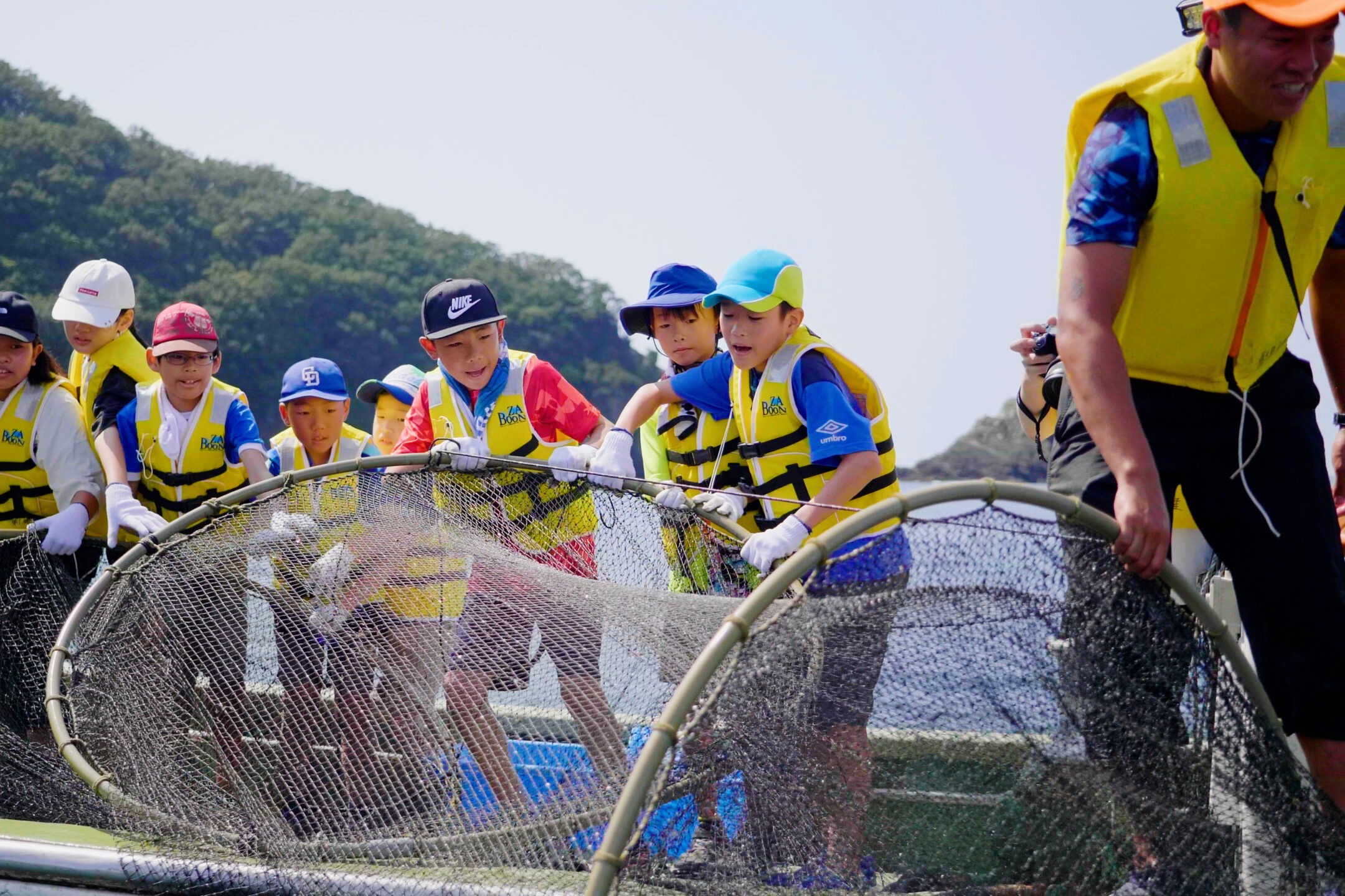 小型定置網漁でいろいろな生きものとふれあおう